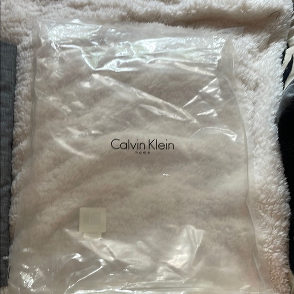 Calvin Klein Charcoal Plaid Bedding - Picture 2 of 2